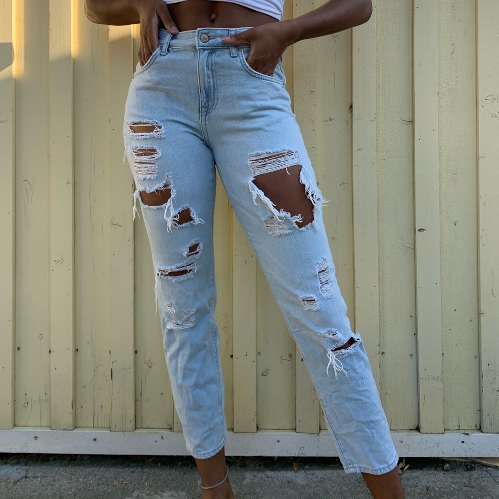 Forever 21 light wash jeans w/ rips